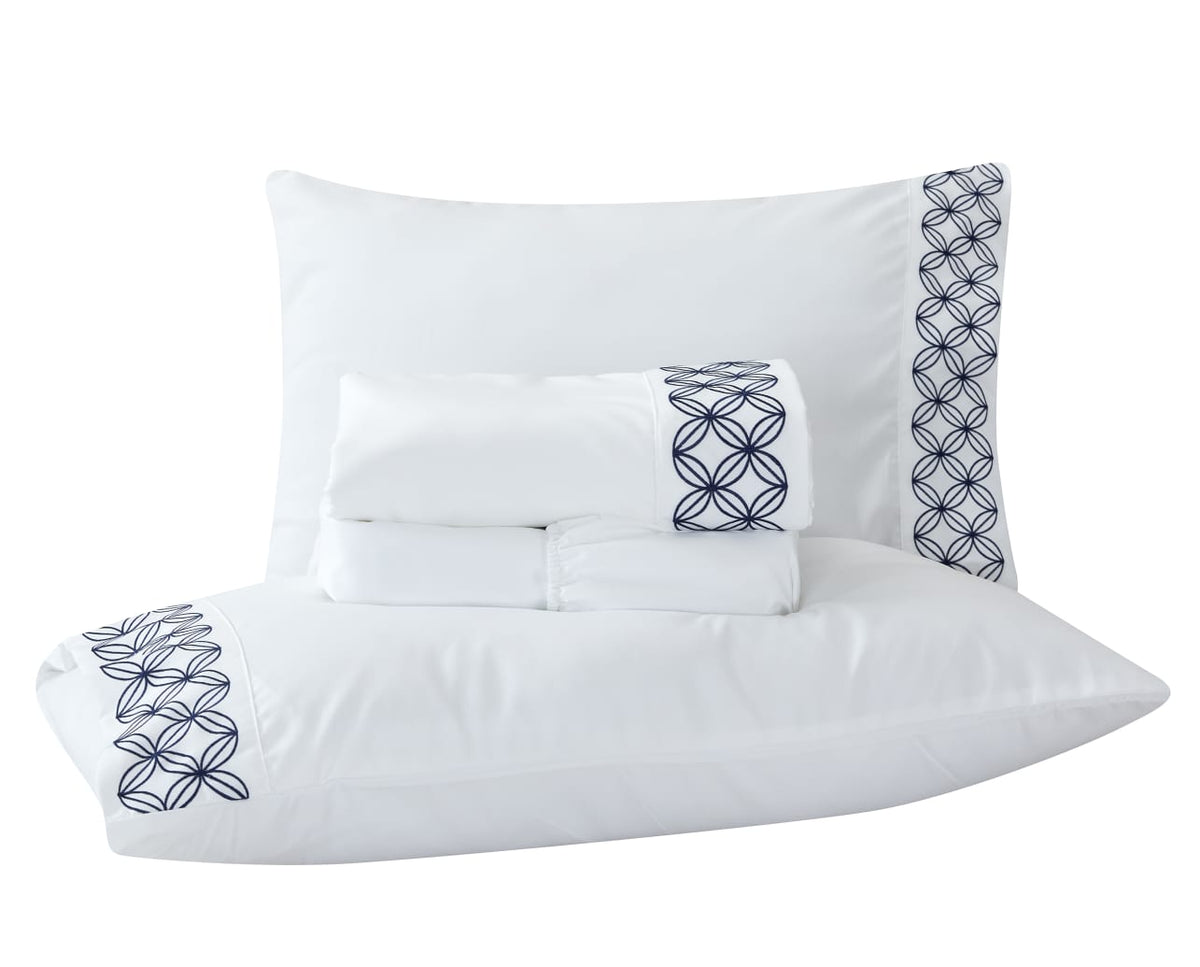 Jogo de Cama Basicasa Bordado Branco e Marinho - Queen